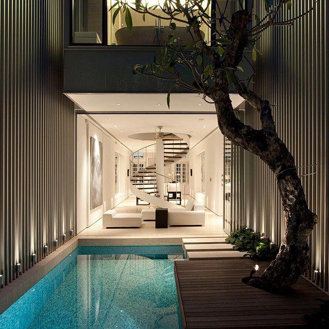 Indoor pool with clean deck circulation