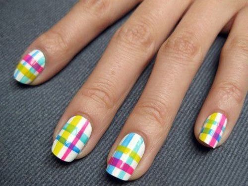 Minimal summer manicure idea