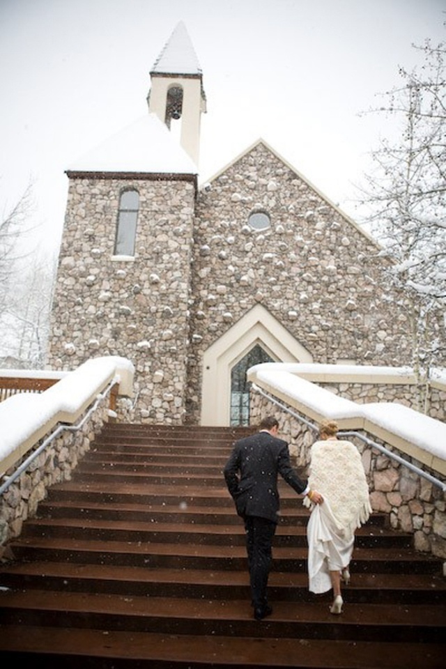 Winter wedding photography idea