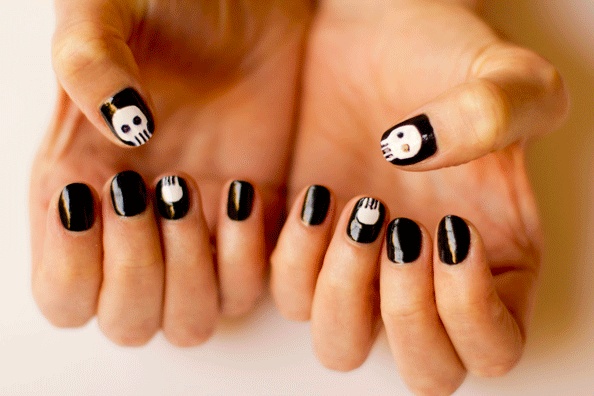 Cute frightening Halloween nail ideas