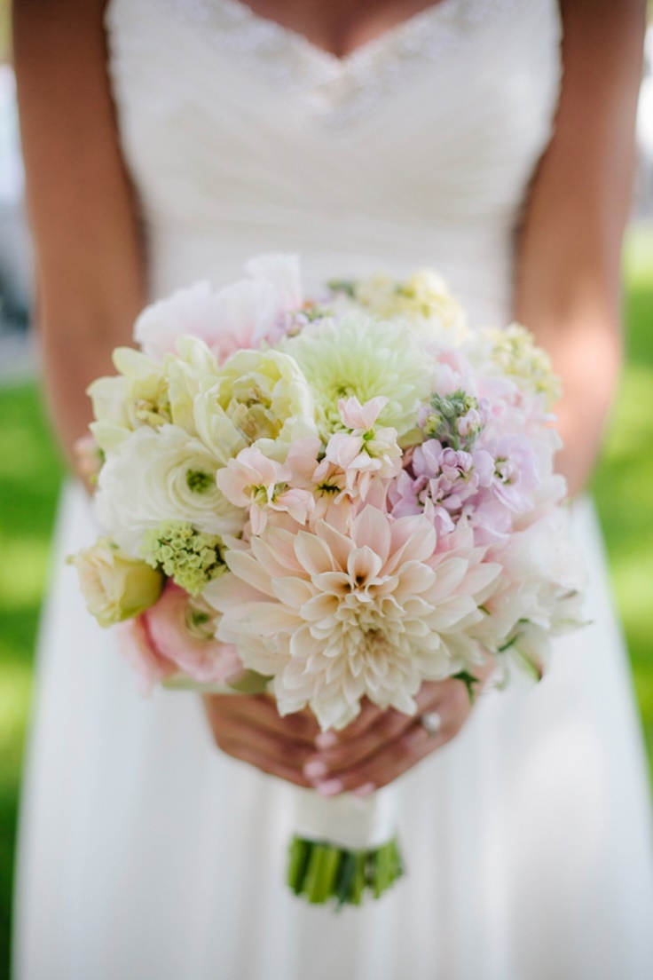 Garden-style fresh wedding bouquet