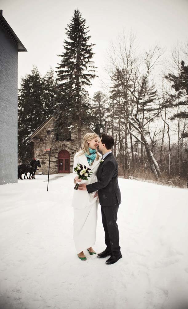Winter wedding photography idea