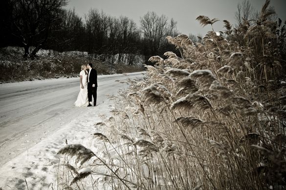 Winter wedding photography idea