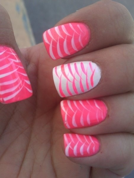 Wave pattern summer nails