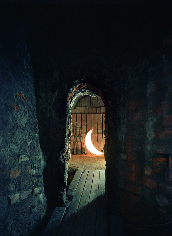 private-moon003