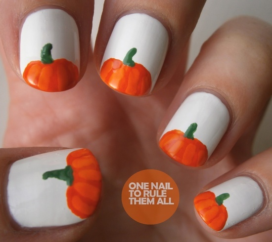 Halloween nails coordinated with festive look