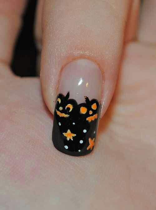 Frighteningly cute Halloween nails