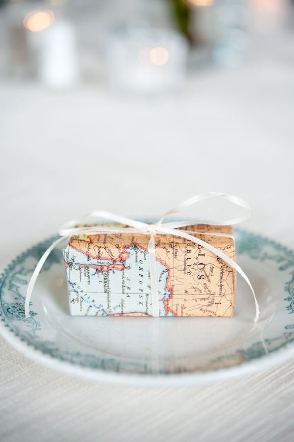 Patterned holiday package