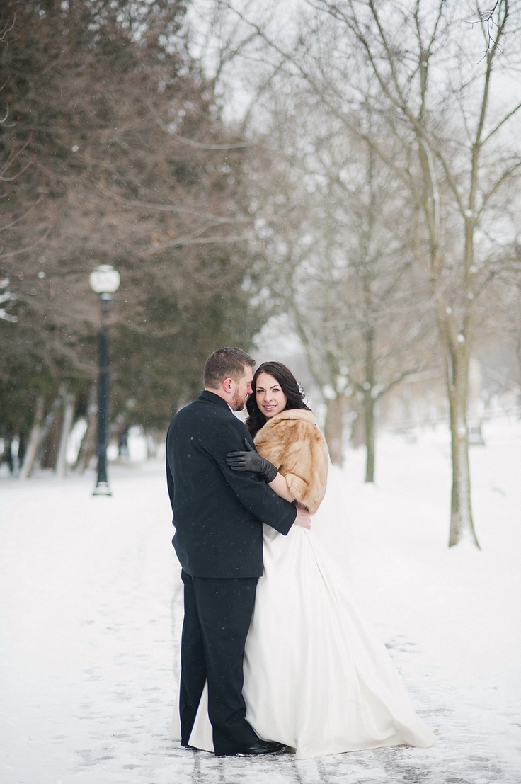 Winter wedding photography idea