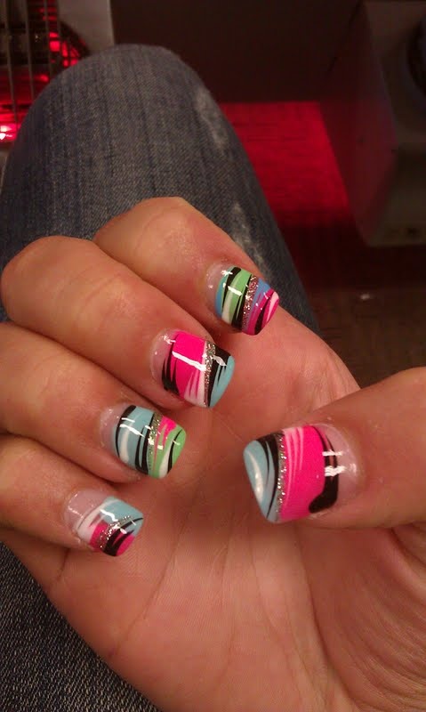 Detailed summer accent nail