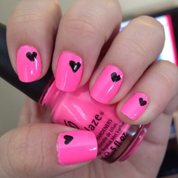 Graphic summer nail design