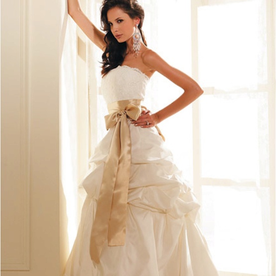 Romantic bridal fashion detail