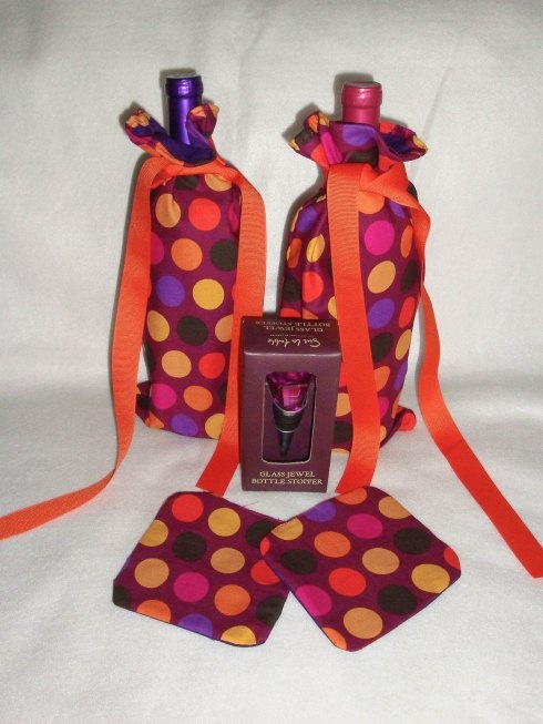 Holiday-style wine bottle wrap