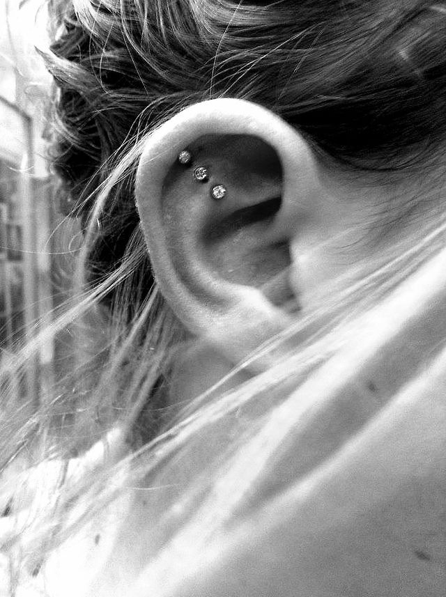 triple flat sparkling studs black and white