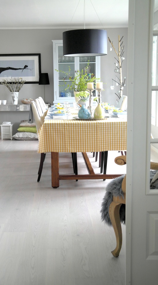 Mixed-material Easter table mood