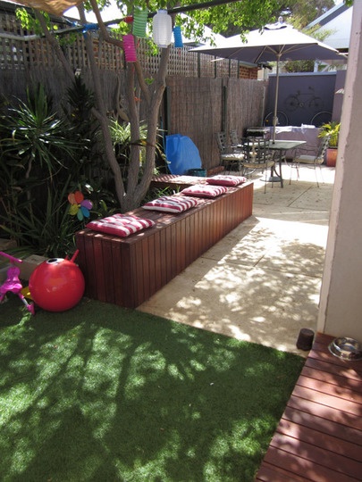Narrow garden bench design