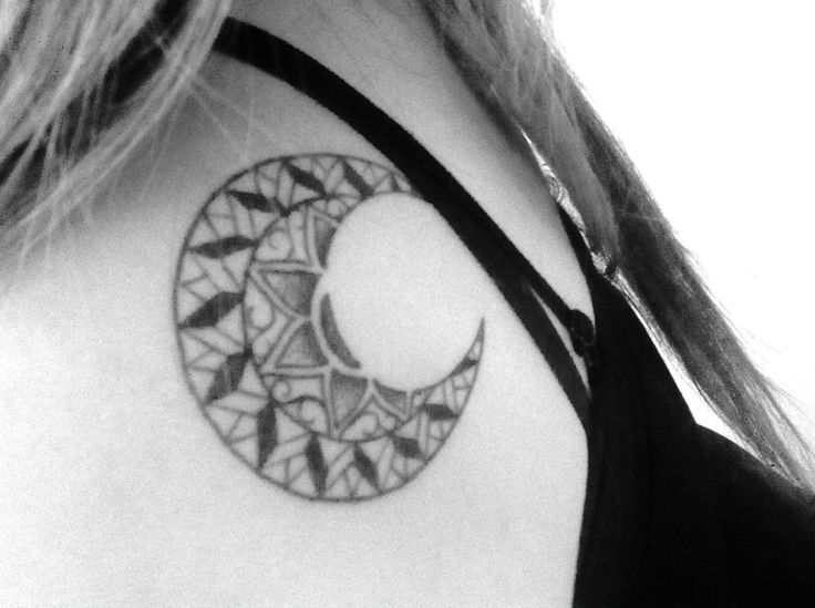 moon-tattoo-women07