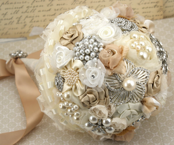 Elegant monochrome wedding bouquet