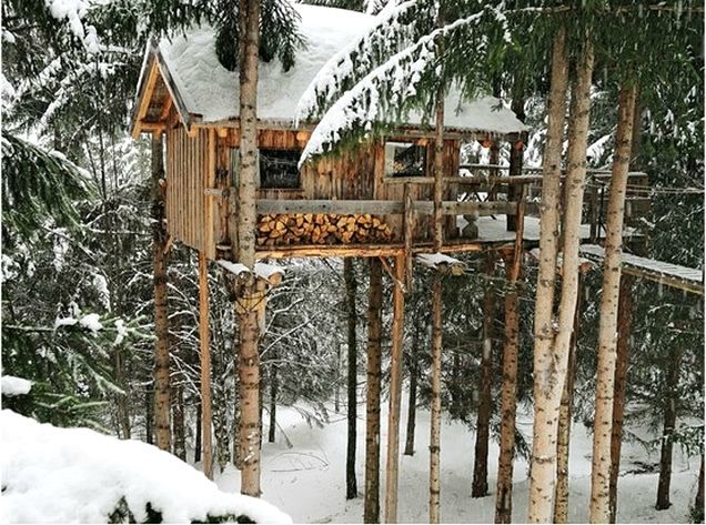 Compact tree house platform