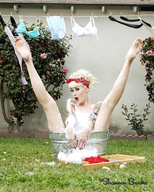 Boudoir pin-up look with vintage wardrobe cues