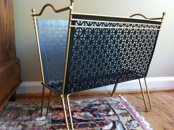 Wireframe magazine holder