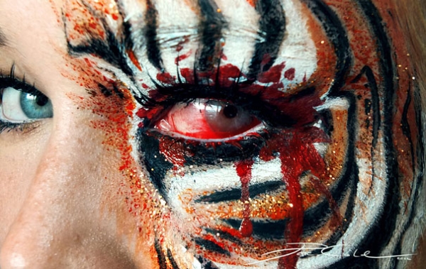 Svenja-Schmitt-makeup-art15 Tiger-stripe eye makeup with red contact effect and painted drips