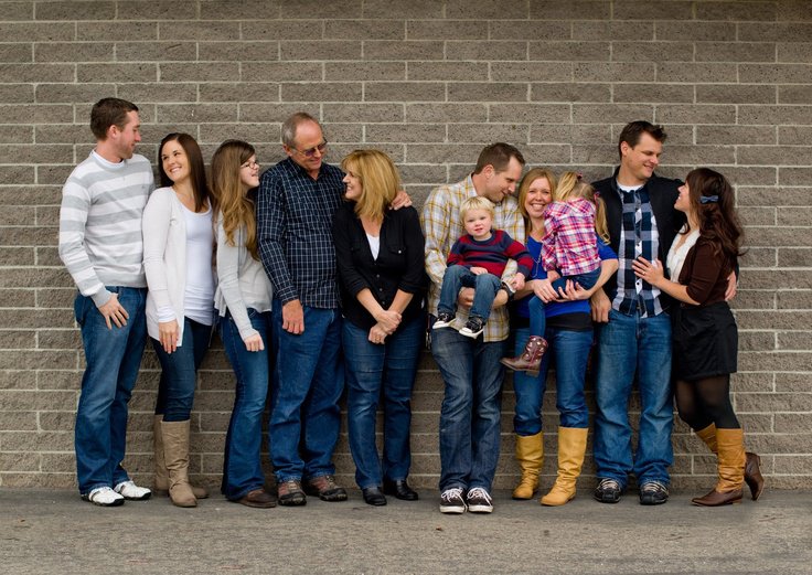 Outdoor extended family photo