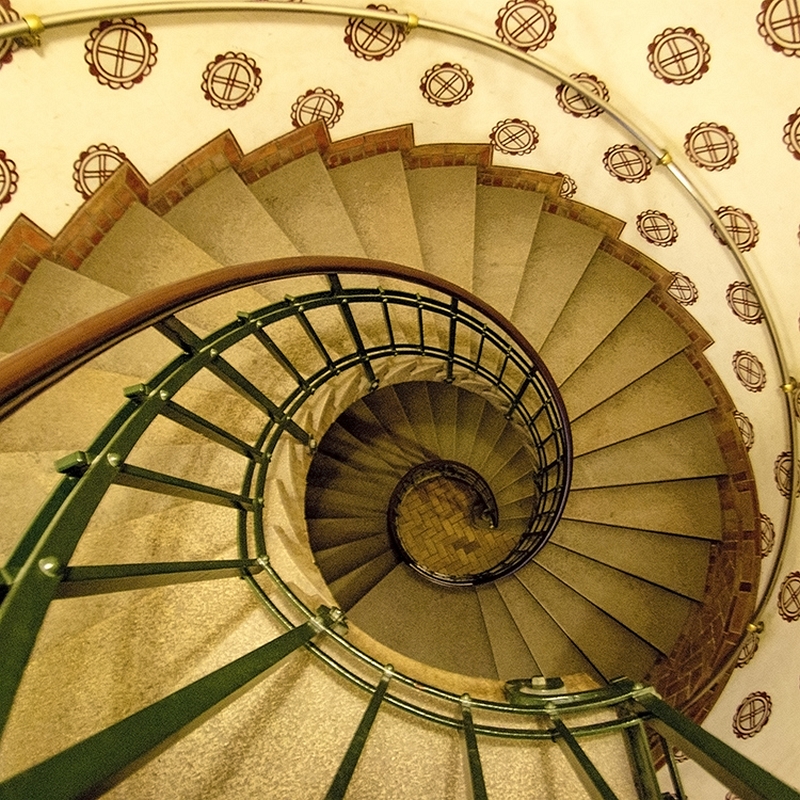 Paul Kilgour top-down spiral with patterned wall