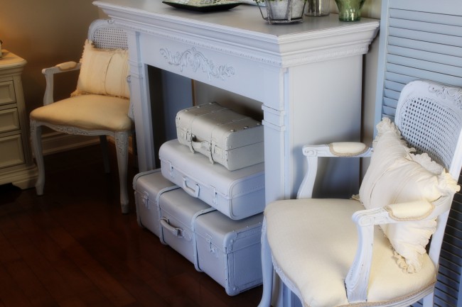 Vintage luggage arrangement in a room