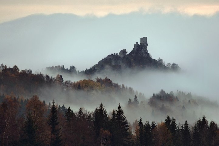 Fog-covered countryside by Kilian Schönberger