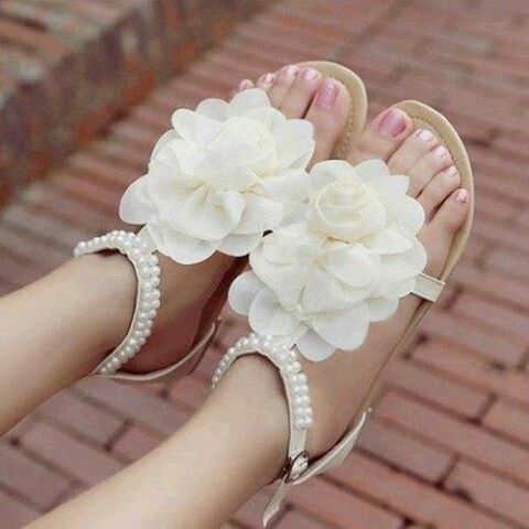 Soft pearl bridal shoe design