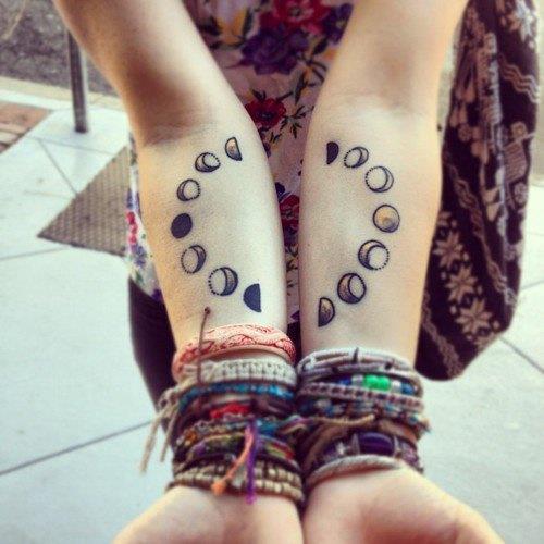 moon-tattoo-women25