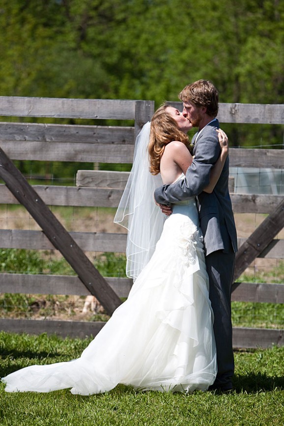 kiss-photos17 Couple kissing portrait