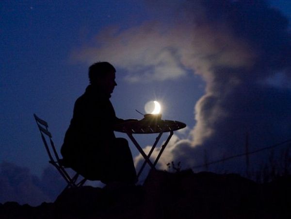 Laurent-Laveder-plays-with-the-moon17 Playful moon photography Laurent Laveder