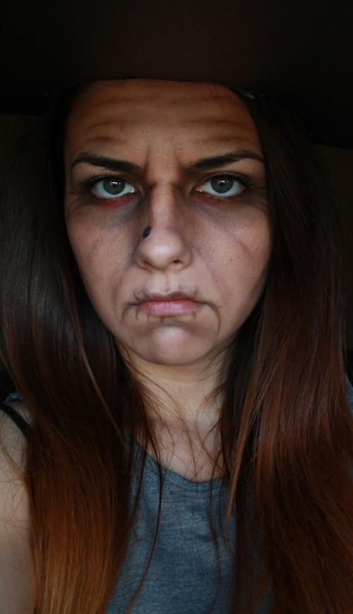 Aged witch hag contour makeup