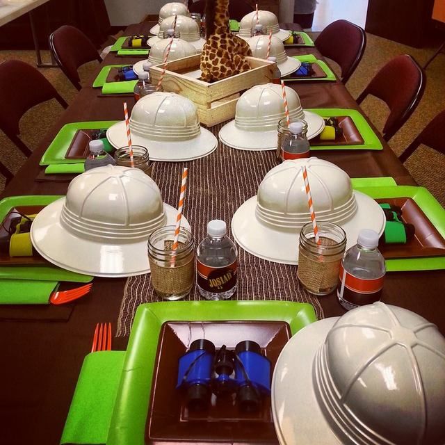 Safari place setting