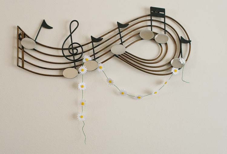 Paper daisy chain garland
