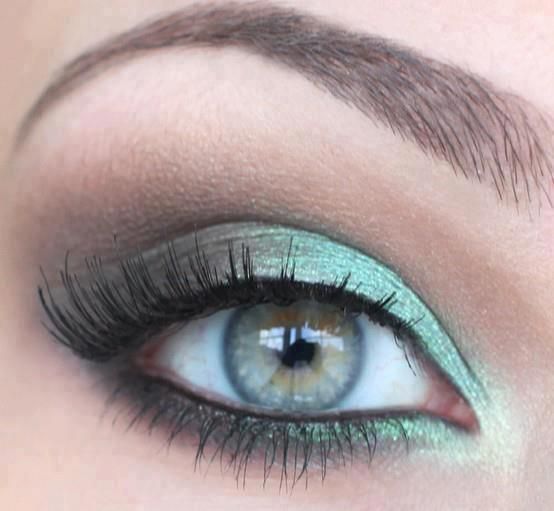 Soft everyday eye look