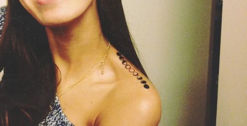 moon-tattoo-women18