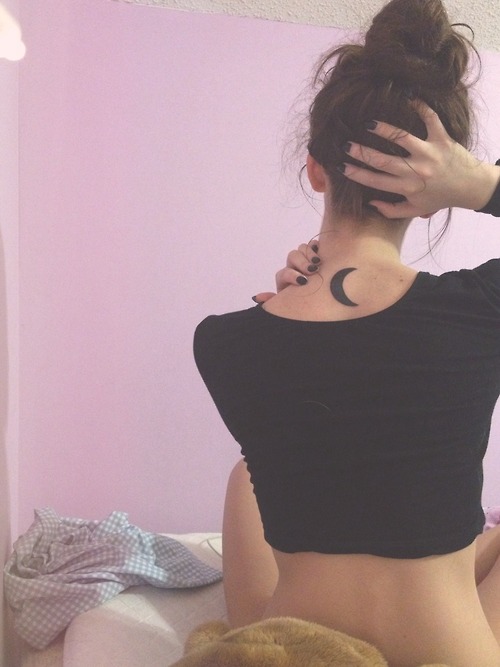 moon-tattoo-women21