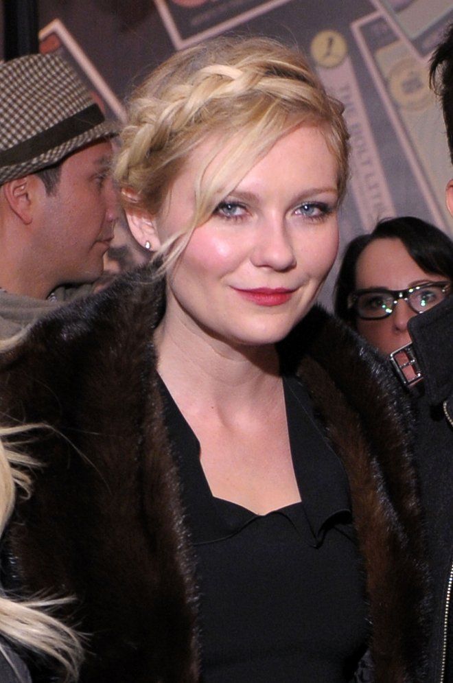 Delicate mini braids in bangs