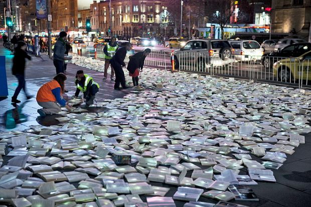 river-of-books15 Crowd near the Melbourne river of books
