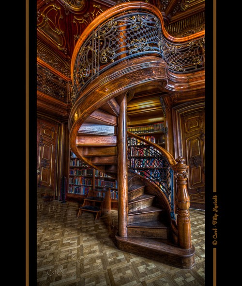 Flared staircase with wide bottom steps