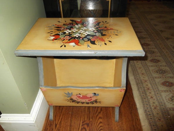 Bentwood style magazine holder