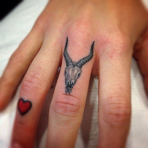 finger-tattoo25