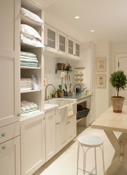 Compact laundry with door storage