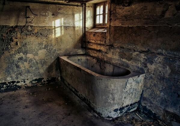 abandoned06