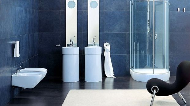 Contemporary bathroom layout with clear wet zone