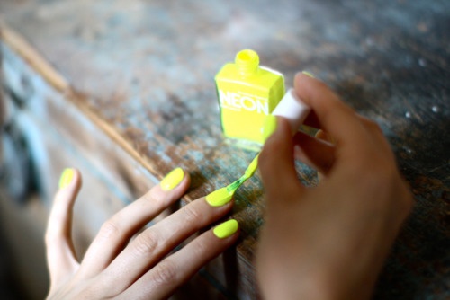 Neon street style detail