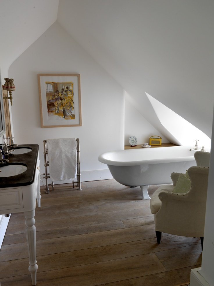 Bright attic bathroom with strong vertical lines